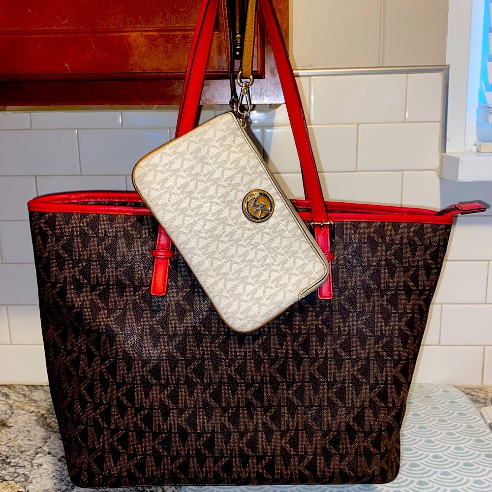 Gently used michael kors tote purse & wristlet wallet
